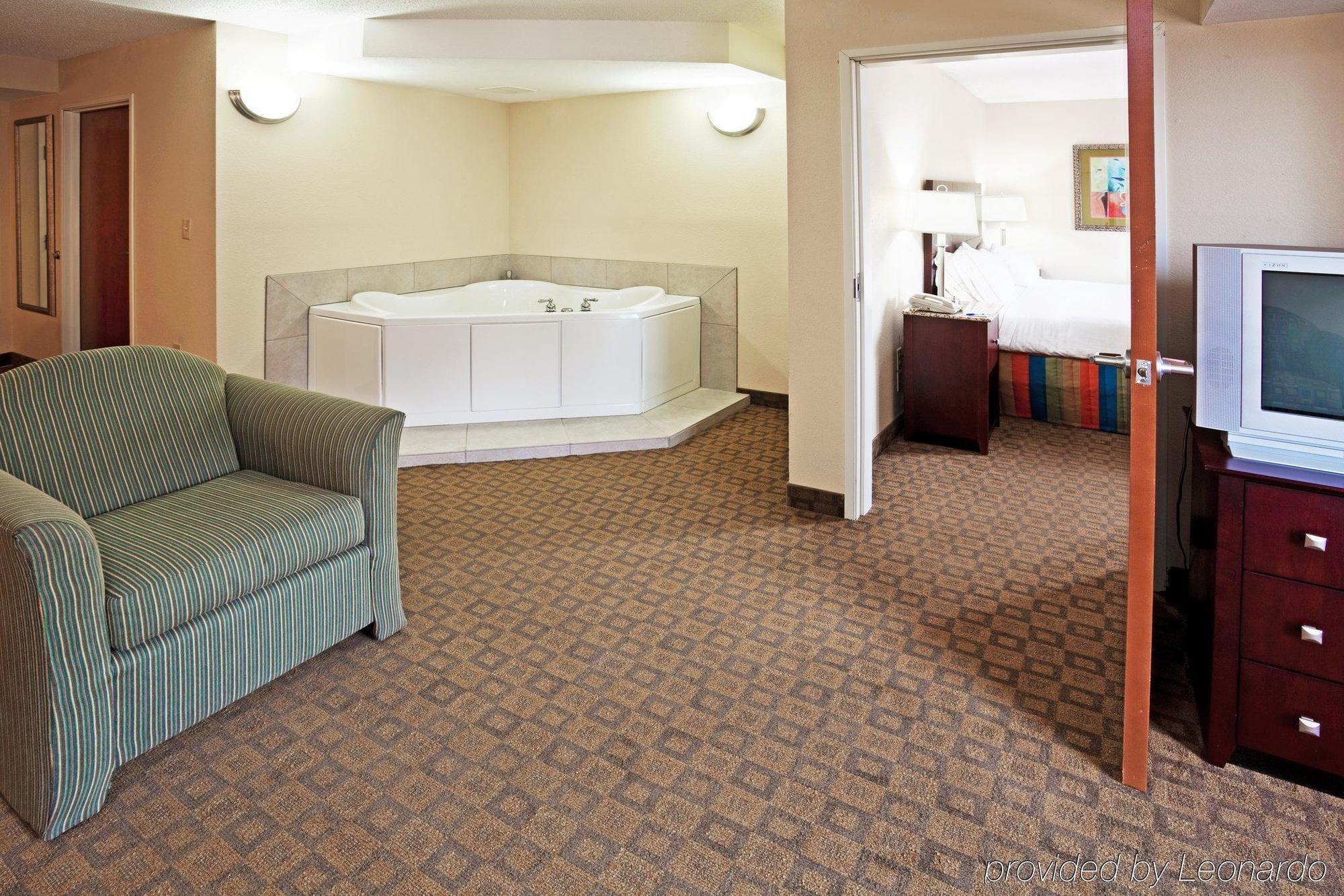 Holiday Inn Express Hotel And Suites Petersburg - Fort Lee, An Ihg Hotel מראה חיצוני תמונה